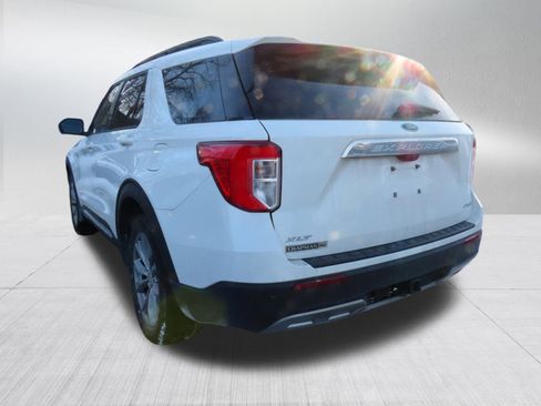 Used 2023 Ford Explorer XLT w/ Equipment Group 202A image 5