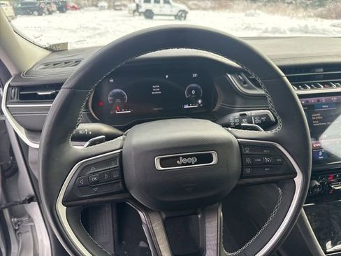 Used 2023 Jeep Grand Cherokee L Limited w/ Luxury Tech Group II image 7