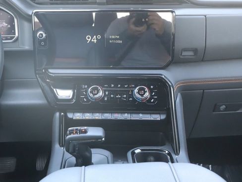 Used 2025 GMC Sierra 1500 AT4 w/ AT4 Premium Package AWD/4WD image 32