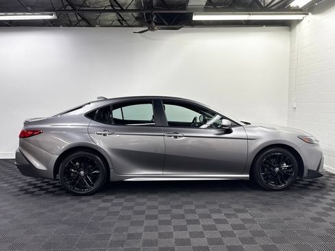 Used 2025 Toyota Camry SE w/ Convenience Package AWD/4WD image 4