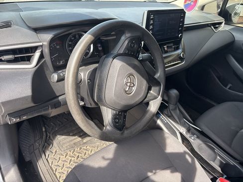 Used 2020 Toyota Corolla LE FWD image 4