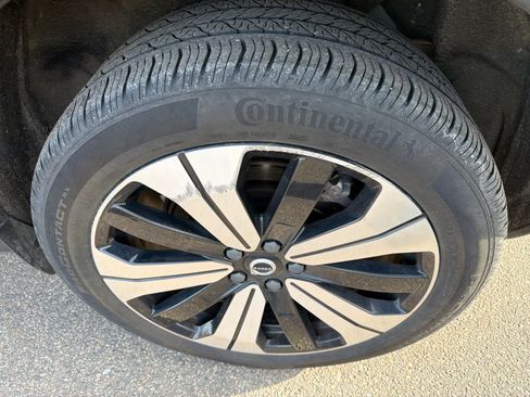 Used 2023 Volvo XC40 Recharge Plus w/ Protection Package Premier image 11