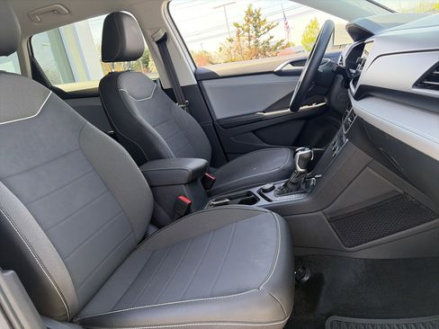 Used 2024 Volkswagen Taos SE image 33