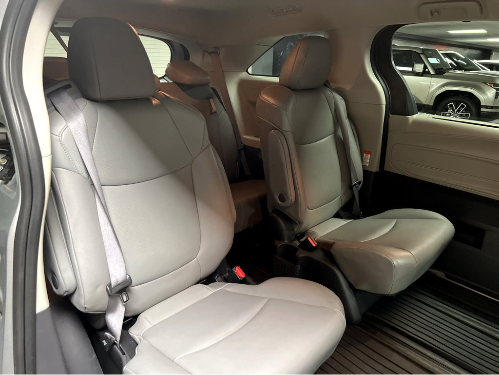 Used 2022 Toyota Sienna XLE AWD/4WD image 23