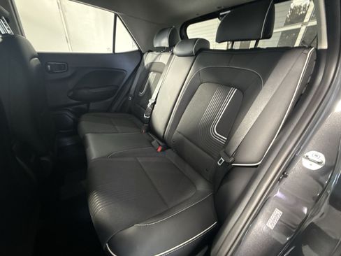 Used 2023 Hyundai Venue Limited FWD image 25