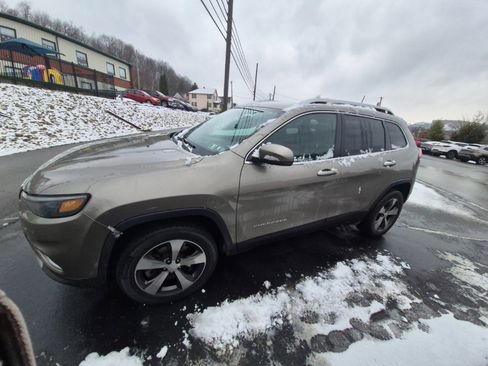Used 2019 Jeep Cherokee Limited image 4