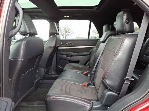 Certified 2019 Ford Explorer XLT w/ Equipment Group 202A image 10