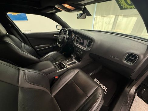 Used 2020 Dodge Charger SXT w/ Leather Interior Group image 8