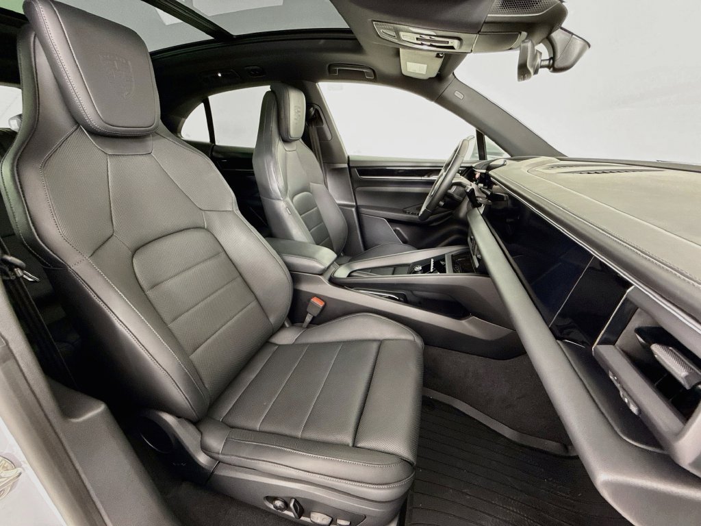 Certified 2024 Porsche Macan 4 Electric AWD/4WD image 29