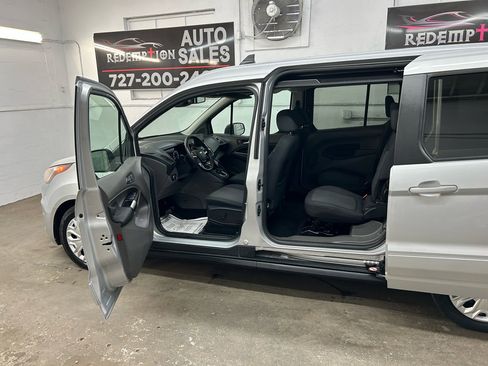 Used 2019 Ford Transit Connect XLT image 10