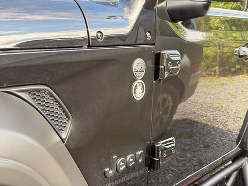 Used 2023 Jeep Wrangler Sport AWD/4WD image 10