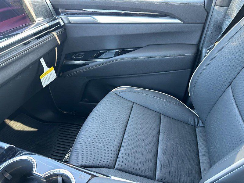 New 2026 Cadillac Escalade Sport w/ LPO, ONYX Package AWD/4WD image 17