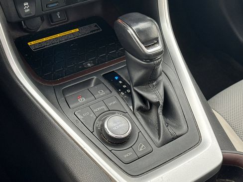 Used 2020 Toyota RAV4 Limited image 33