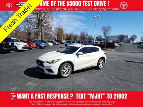 Used 2018 INFINITI QX30 Base image 2