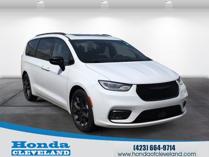 Used 2025 Chrysler Pacifica Limited