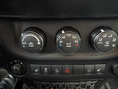 Used 2017 Jeep Wrangler Unlimited Rubicon image 17
