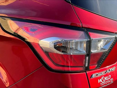 Used 2017 Ford Escape SE image 27