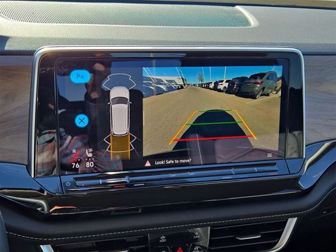 Used 2025 Volkswagen Atlas SE image 18