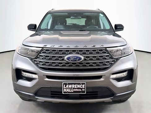 Used 2022 Ford Explorer XLT w/ Equipment Group 202A RWD image 2