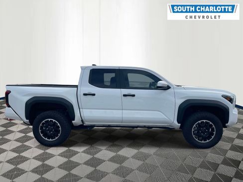 Used 2025 Toyota Tacoma TRD Off-Road image 4