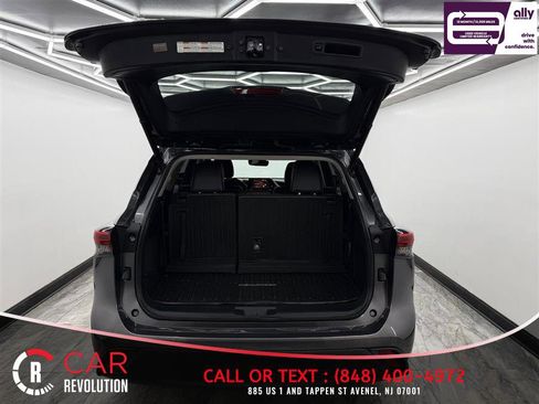 Used 2022 Toyota Highlander XLE image 6