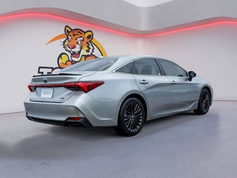 Used 2020 Toyota Avalon XSE image 5