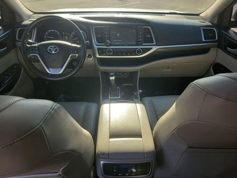 Used 2018 Toyota Highlander Limited image 21