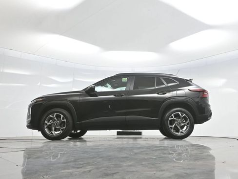 Used 2025 Chevrolet Trax LT FWD image 65