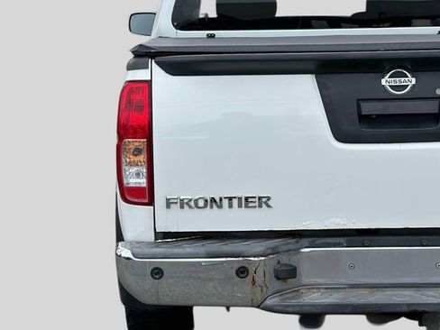 Used 2013 Nissan Frontier SL w/ Moonroof Pkg AWD/4WD image 12
