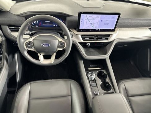 Used 2025 Ford Explorer Active w/ Active Comfort Package RWD image 13