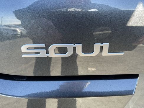 Used 2023 Kia Soul LX w/ LX Technology Package image 23