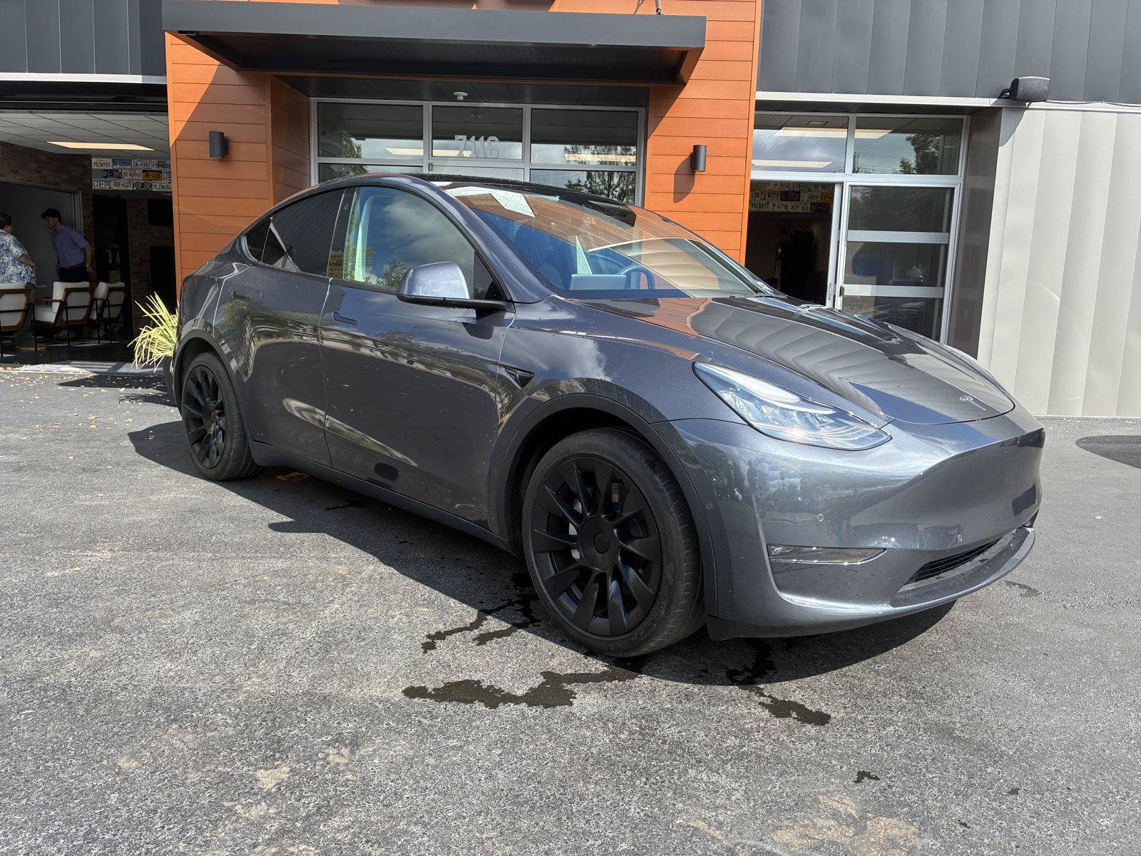 Used 2021 Tesla Model Y Long Range AWD/4WD image 17