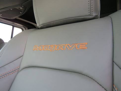 New 2025 Jeep Gladiator Mojave image 21