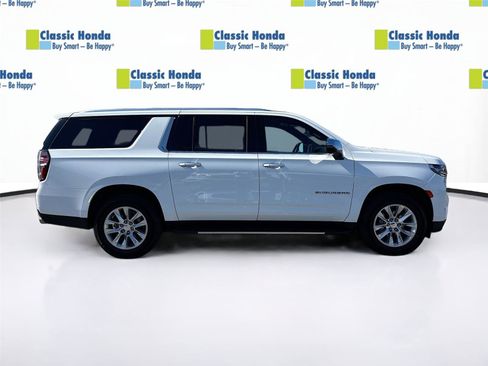 Used 2023 Chevrolet Suburban Premier image 9