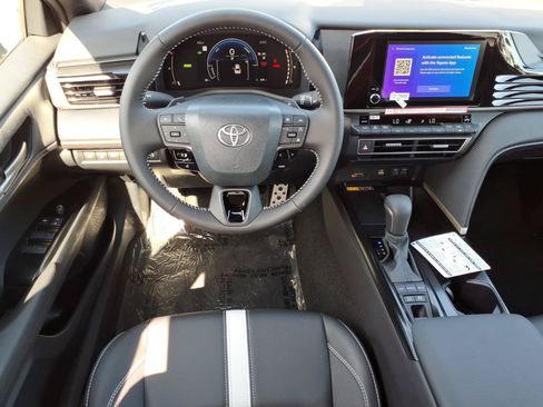 Used 2026 Toyota Camry SE FWD image 17