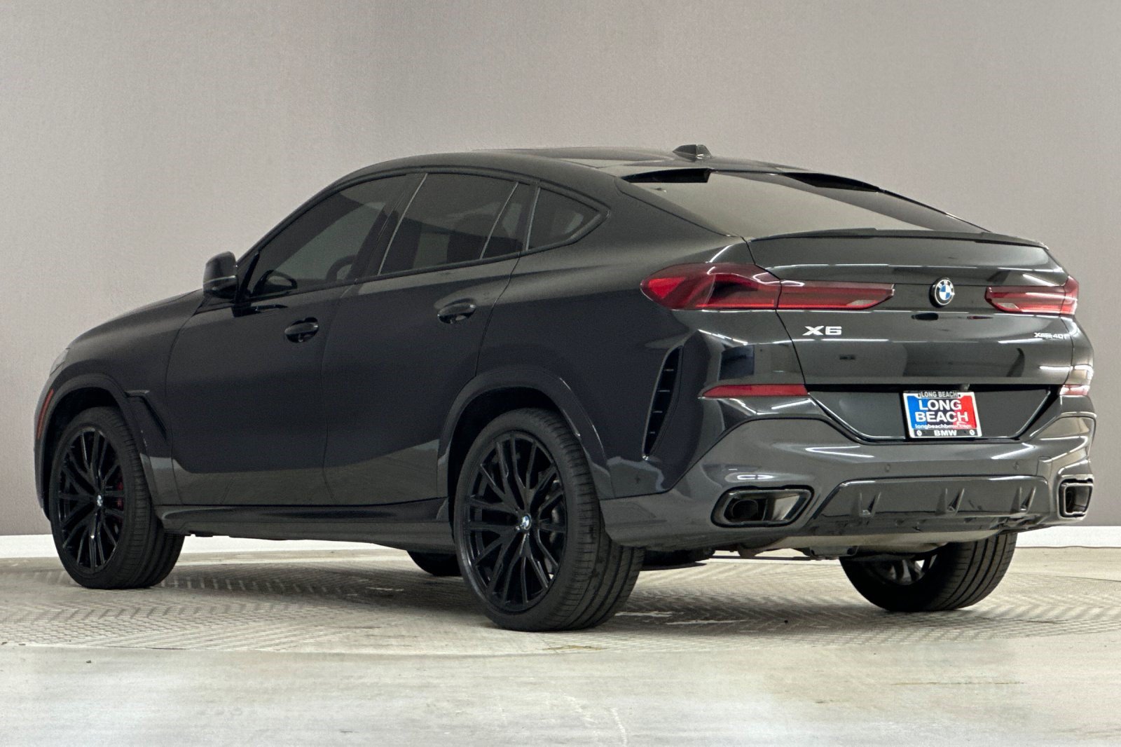 Certified 2025 BMW X6 xDrive40i w/ Premium Package AWD/4WD image 3