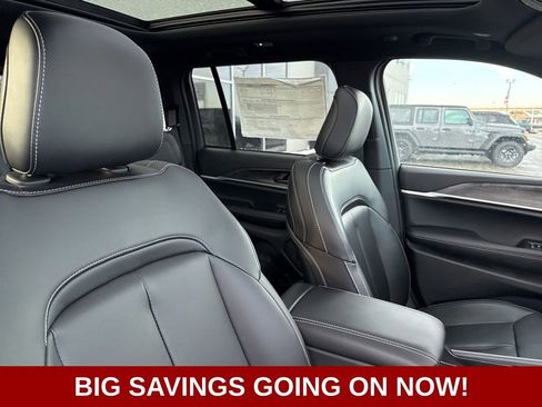 New 2025 Jeep Grand Cherokee Limited w/ Black Appearance Package image 52