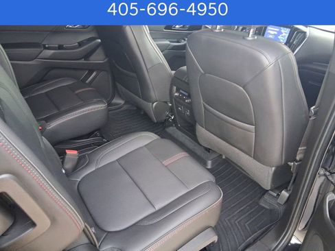 Used 2023 Chevrolet Traverse RS image 10