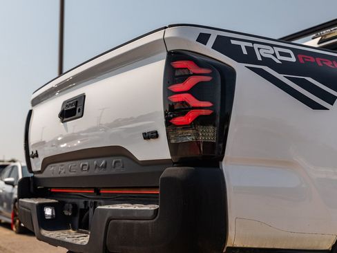 Used 2019 Toyota Tacoma SR5 AWD/4WD image 22