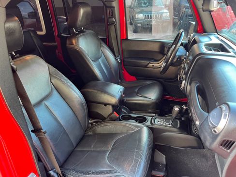 Used 2018 Jeep Wrangler Unlimited Sahara image 31