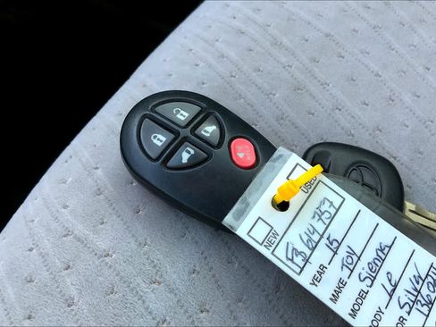 Used 2015 Toyota Sienna LE FWD image 14