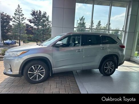 Used 2018 Toyota Highlander XLE AWD/4WD image 8