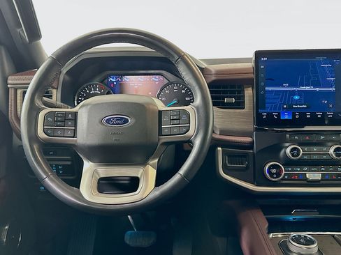 Used 2024 Ford Expedition Limited image 18