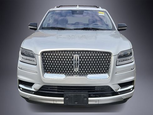 Used 2019 Lincoln Navigator Reserve image 2