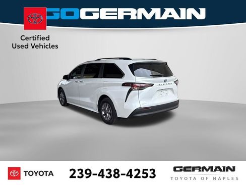 Used 2025 Toyota Sienna XLE image 4
