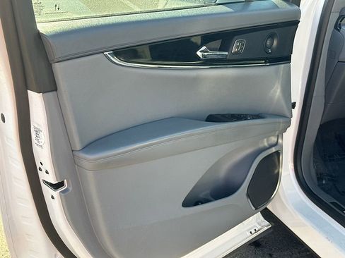 Used 2022 Lincoln Nautilus Reserve w/ Equipment Group 201A image 10