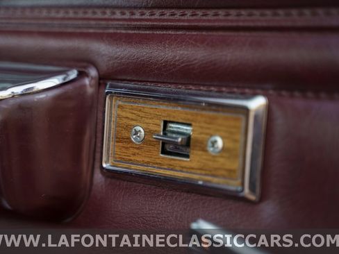 Used 1991 Jeep Grand Wagoneer Base image 93