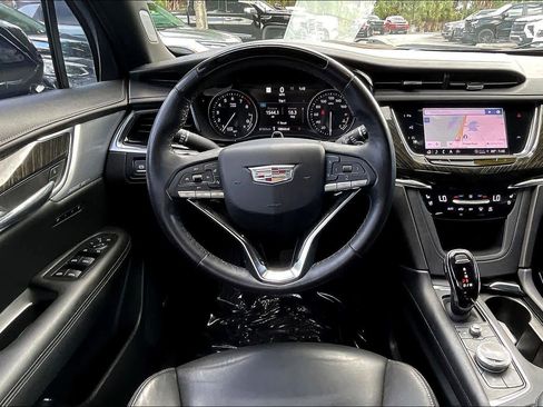 Used 2022 Cadillac XT6 Premium Luxury w/ Technology Package FWD image 6