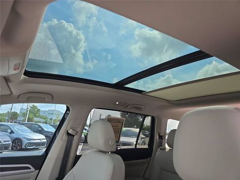 Used 2023 Volkswagen Atlas SE w/ Panoramic Sunroof Package FWD image 29