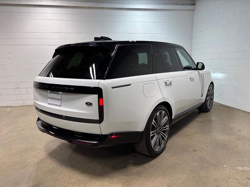 Used 2023 Land Rover Range Rover SE image 6